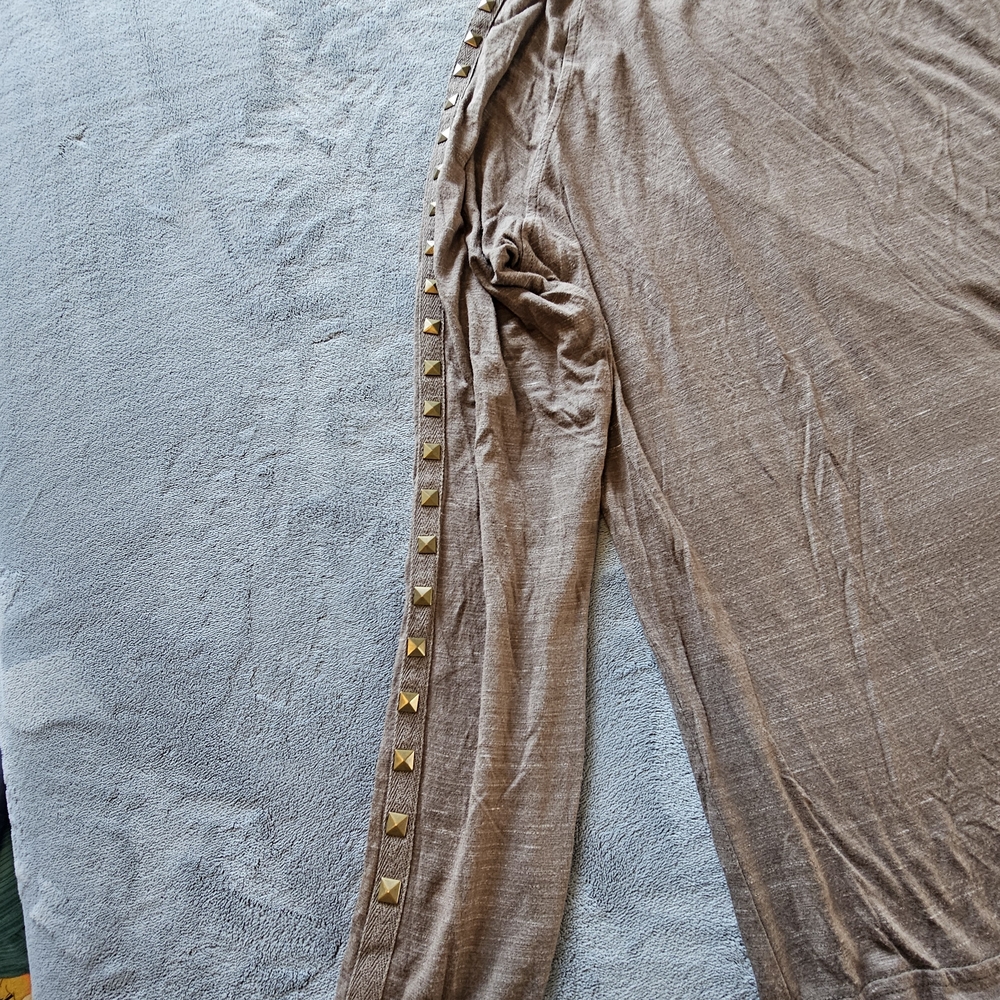 Women's Ariat Long Sleve Top With Brass Studs Accenting the Sleeves. XL - Picture 3 of 12